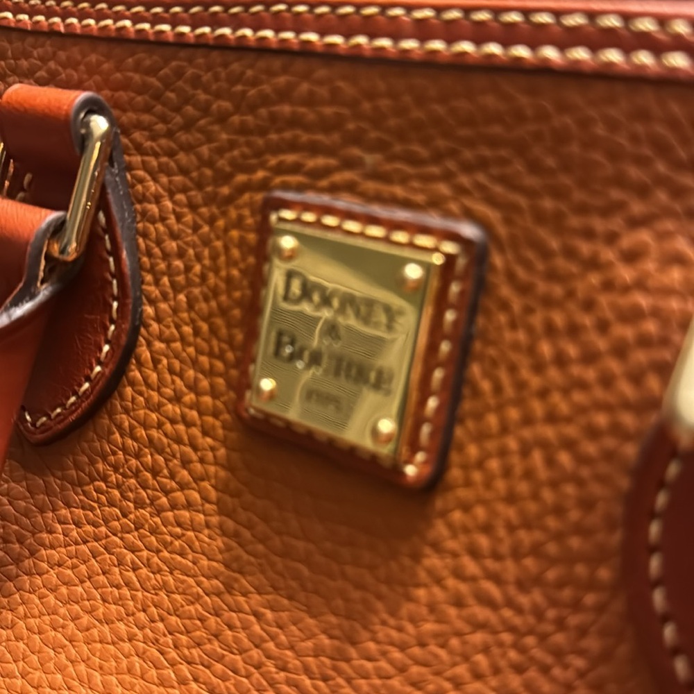 Beautiful 😍 Dooney & Bourke leather bag 💼 - Picture 3 of 11